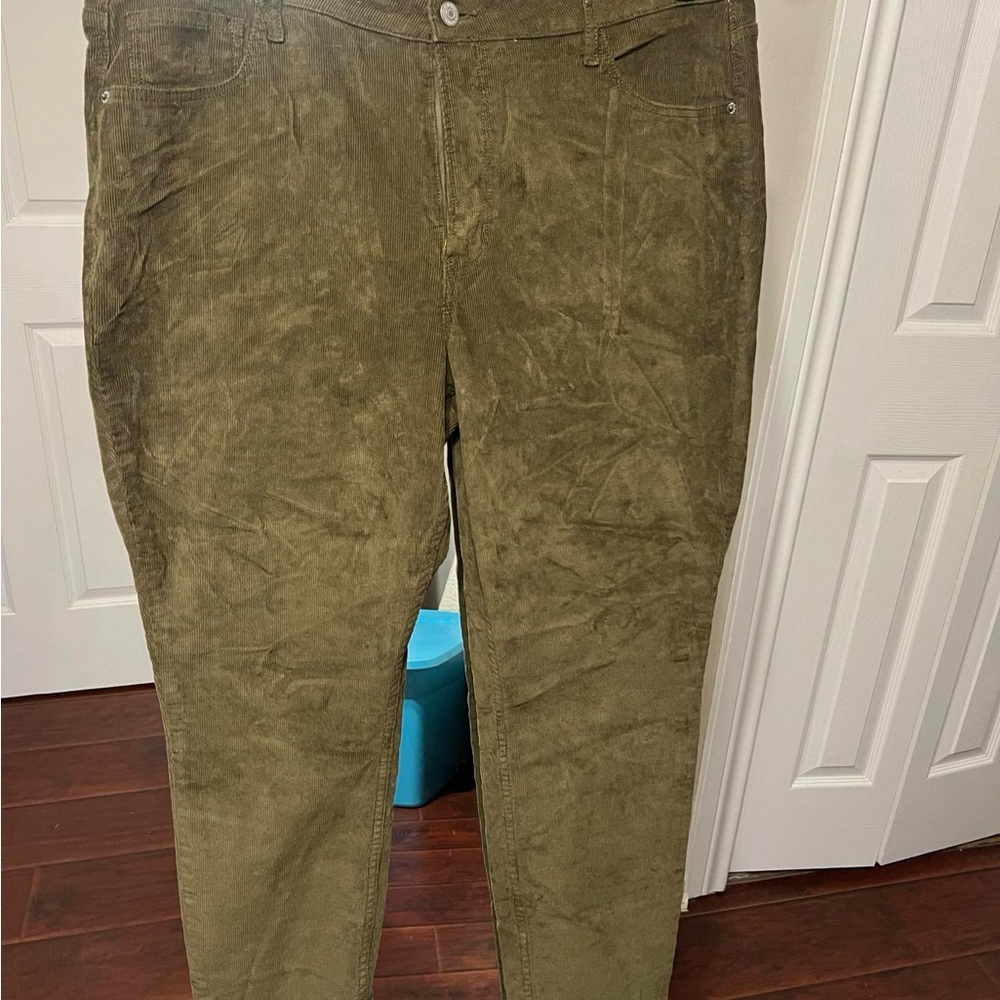 Old Navy Women’s Corduroy Pants in Olive